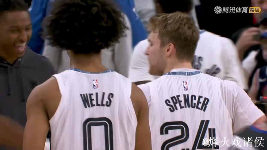 斯潘塞三分再发威,灰熊末节狂飙20分领先 斯潘塞三分再发威,灰熊末节狂飙20分领先